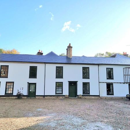 Old Manor House Bed and Breakfast Shepperton Εξωτερικό φωτογραφία