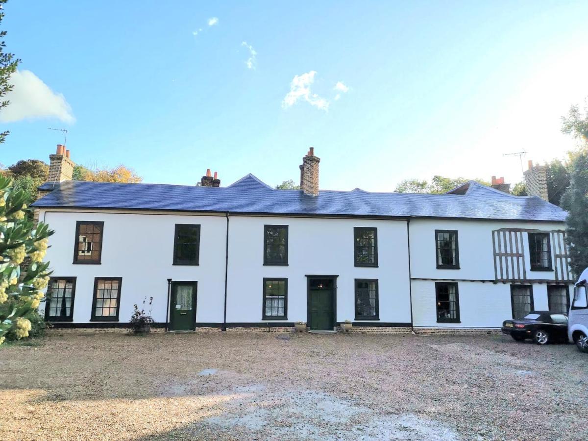 Old Manor House Bed and Breakfast Shepperton Εξωτερικό φωτογραφία