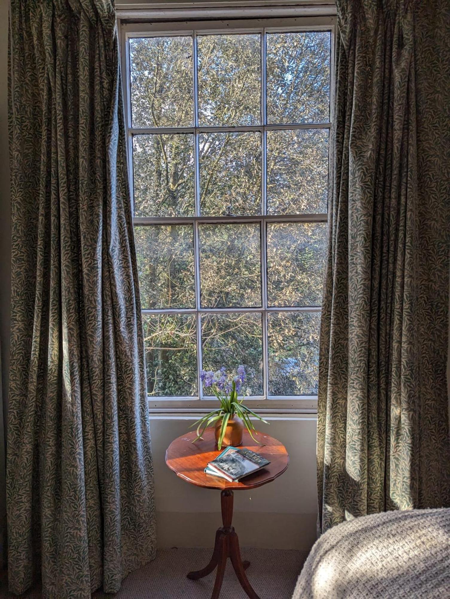 Old Manor House Bed and Breakfast Shepperton Εξωτερικό φωτογραφία