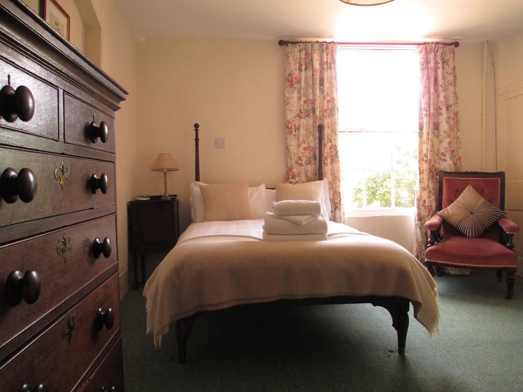 Old Manor House Bed and Breakfast Shepperton Δωμάτιο φωτογραφία
