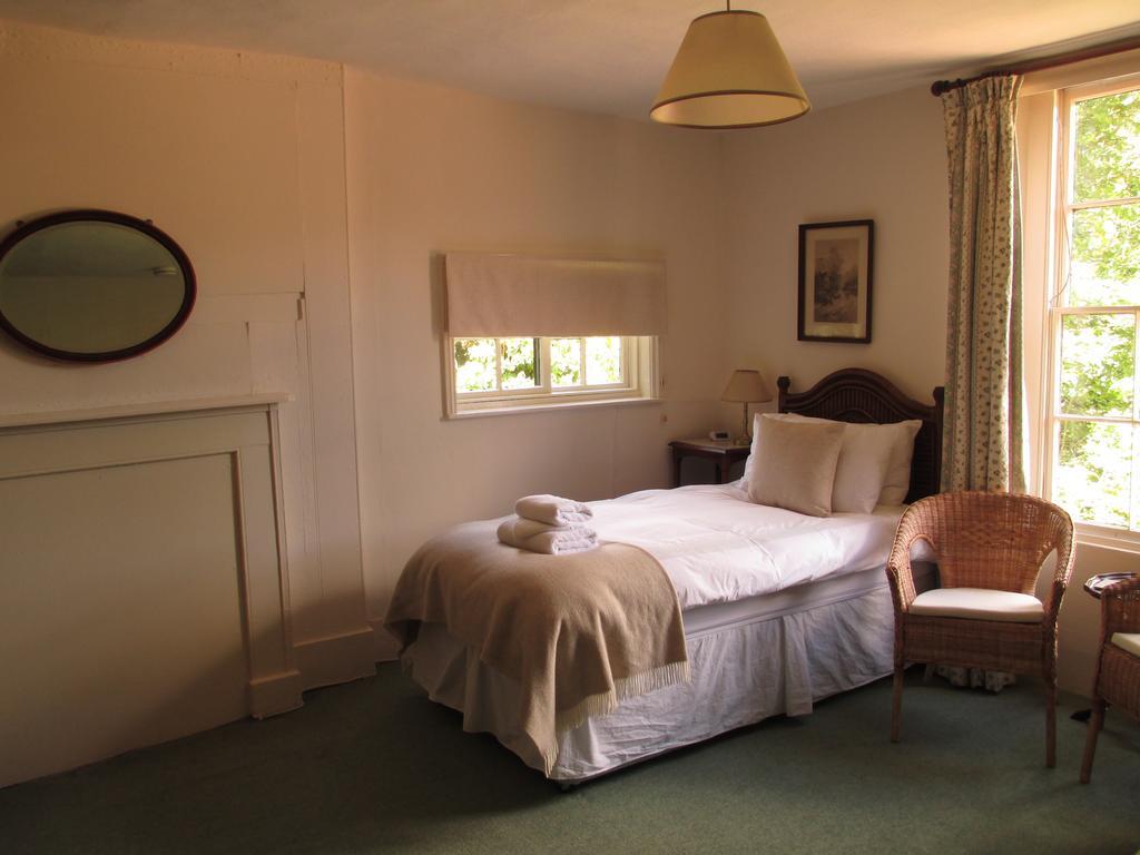 Old Manor House Bed and Breakfast Shepperton Δωμάτιο φωτογραφία