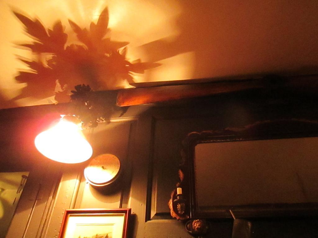 Old Manor House Bed and Breakfast Shepperton Εξωτερικό φωτογραφία
