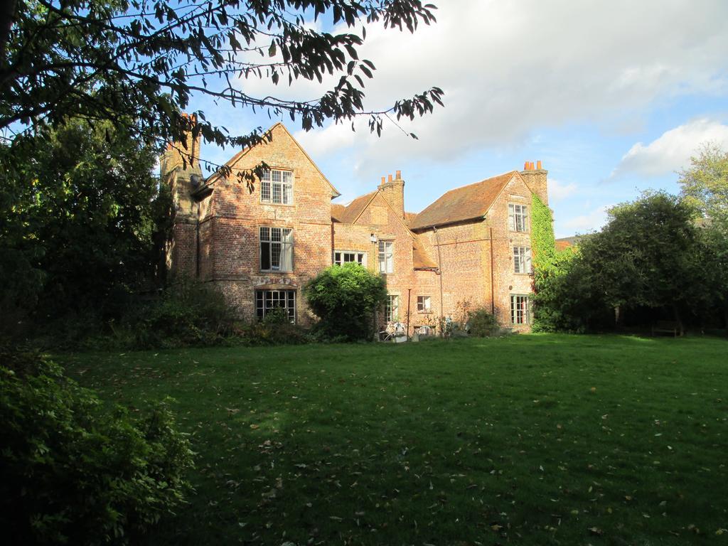Old Manor House Bed and Breakfast Shepperton Εξωτερικό φωτογραφία