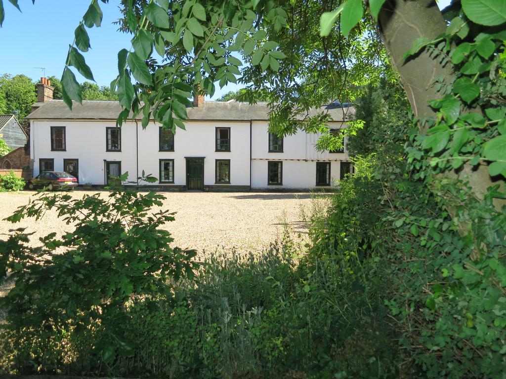 Old Manor House Bed and Breakfast Shepperton Εξωτερικό φωτογραφία