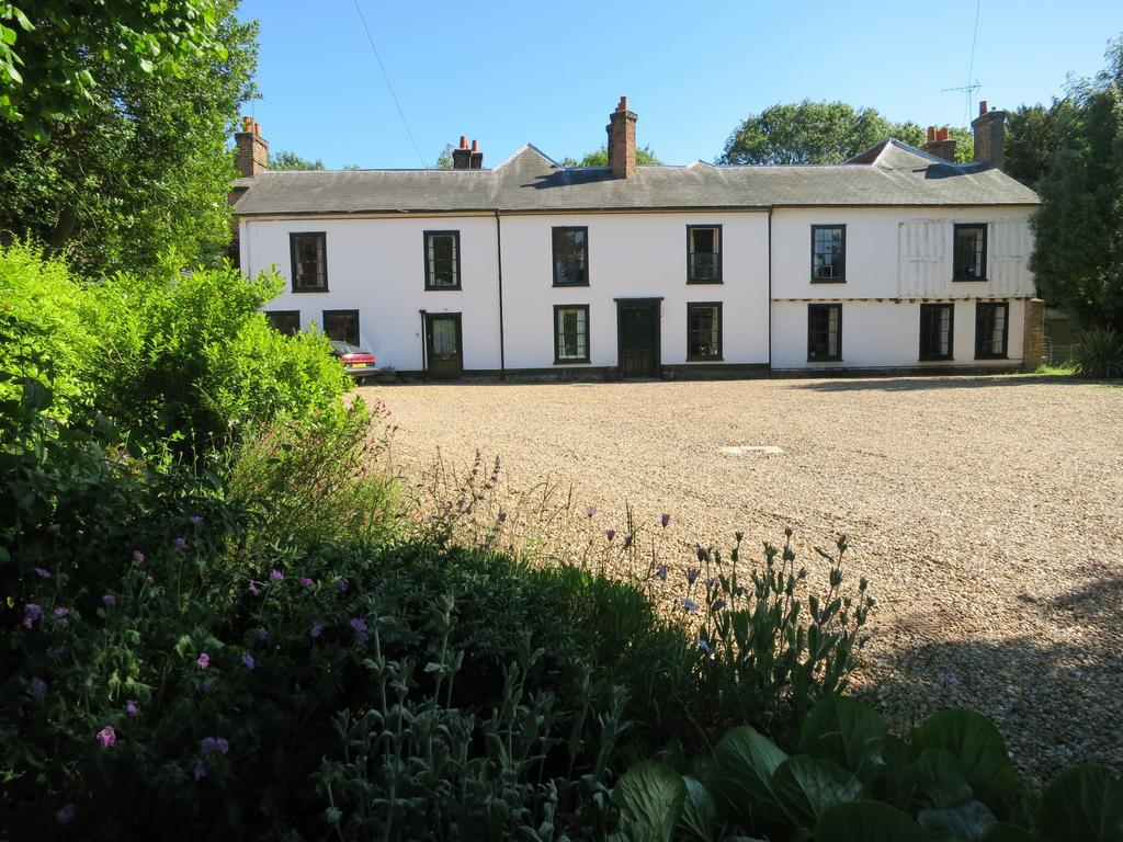 Old Manor House Bed and Breakfast Shepperton Εξωτερικό φωτογραφία