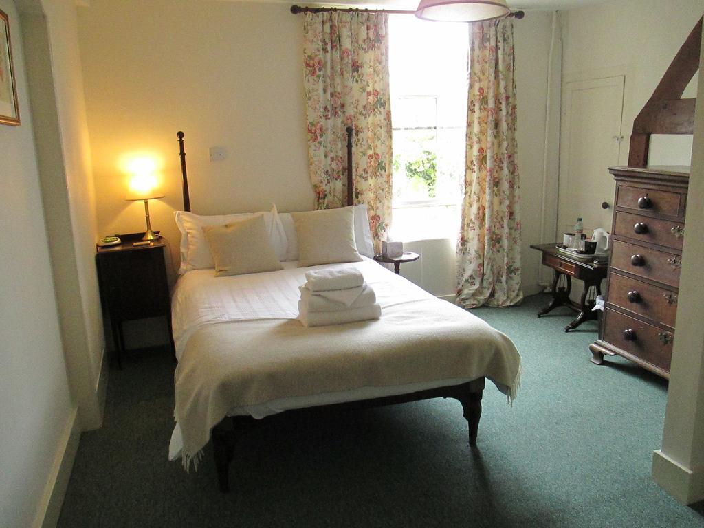 Old Manor House Bed and Breakfast Shepperton Δωμάτιο φωτογραφία
