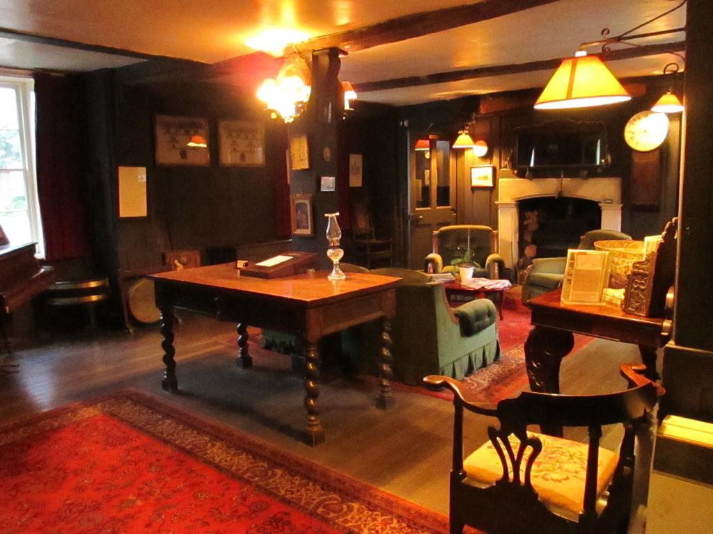 Old Manor House Bed and Breakfast Shepperton Εξωτερικό φωτογραφία
