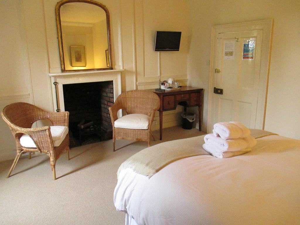 Old Manor House Bed and Breakfast Shepperton Δωμάτιο φωτογραφία