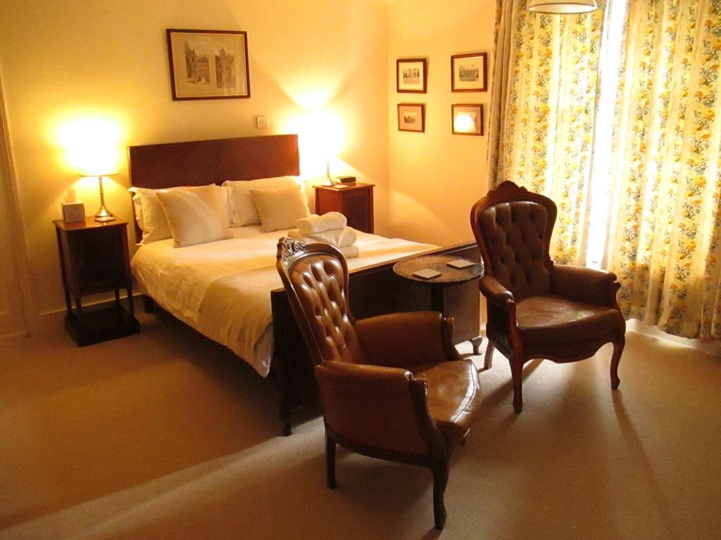 Old Manor House Bed and Breakfast Shepperton Δωμάτιο φωτογραφία