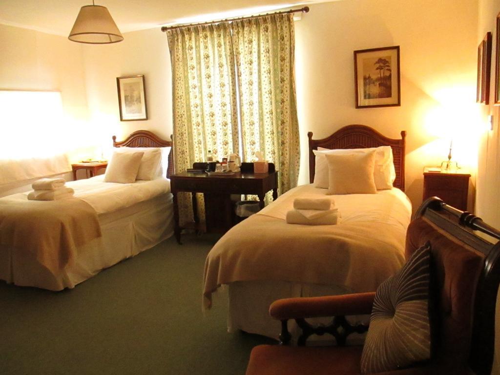 Old Manor House Bed and Breakfast Shepperton Εξωτερικό φωτογραφία