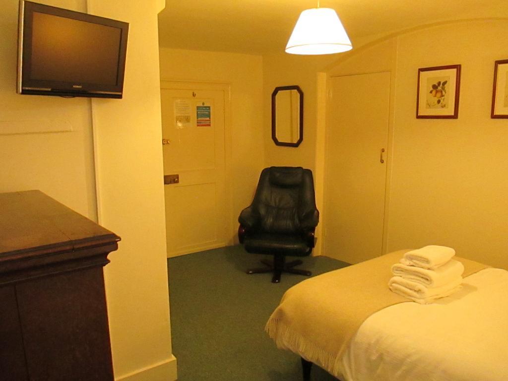 Old Manor House Bed and Breakfast Shepperton Εξωτερικό φωτογραφία