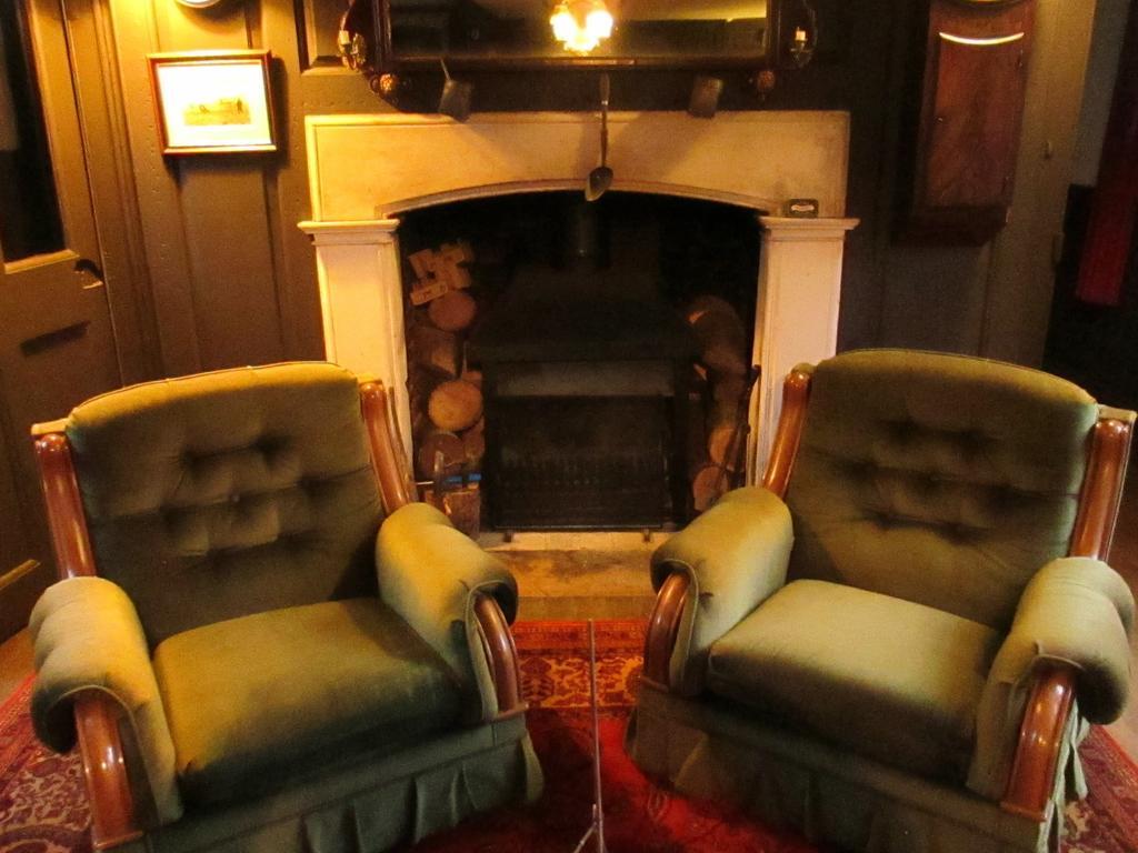 Old Manor House Bed and Breakfast Shepperton Εξωτερικό φωτογραφία